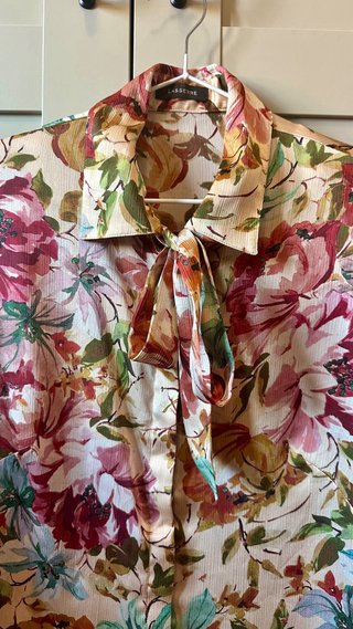 Blusa Lasserre floral con lazada