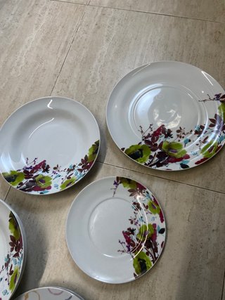 Juego de platos de porcelana multicolor
