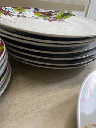 Juego de platos de porcelana multicolor