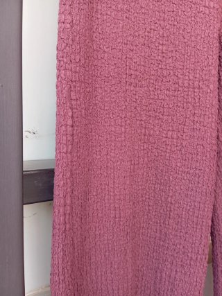 Pantalón mujer morado texturizado