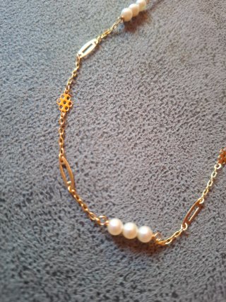 Collar Oro 18k con eslabones, flores y perlas..