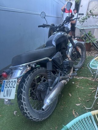 Brixton 125 Naked Negra