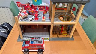 Estación de bomberos Hape de madera