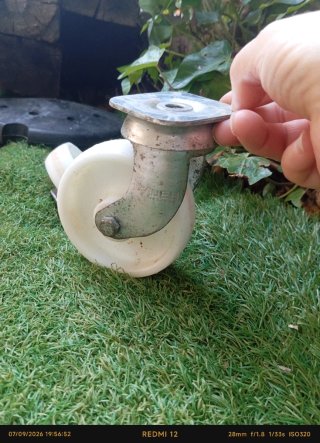 Ruedas giratorias metálicas y de plástico