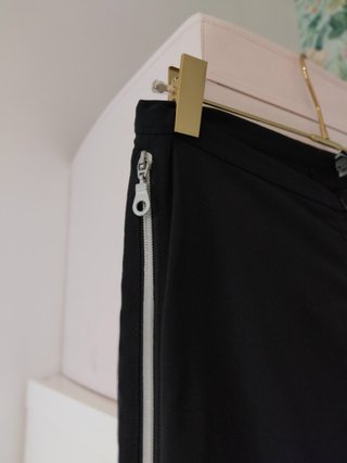 Pantalón negro efecto cremalleras