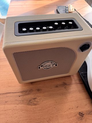 GUITARRA ELÉCTRICA SQUIER BY FENDER + AMPLI+FUNDA