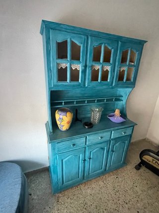 Mueble de madera azul turquesa