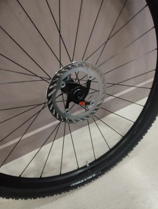 Ruedas Syncros Gravel RP 2.0 con discos y cubierta