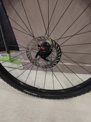 Ruedas Syncros Gravel RP 2.0 con discos y cubierta