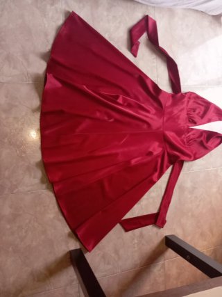 Vestido rojo satinado estilo Marilyn