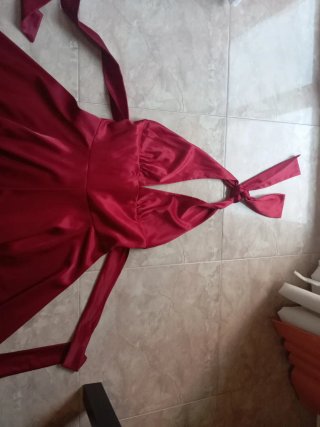 Vestido rojo satinado estilo Marilyn