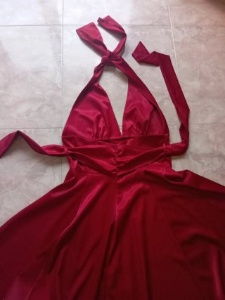 Vestido rojo satinado estilo Marilyn