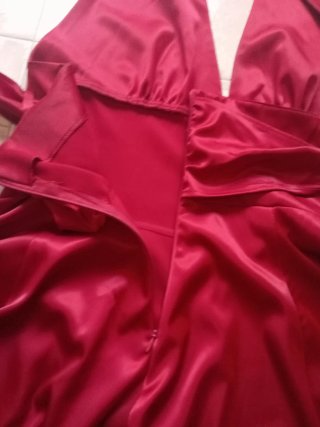 Vestido rojo satinado estilo Marilyn