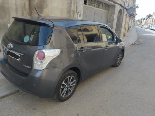 Toyota avensis verso 2013