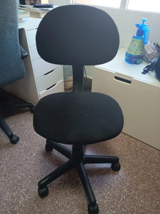 Silla de oficina negra