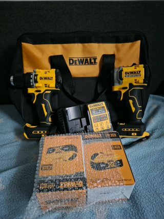 Kit atornillador.