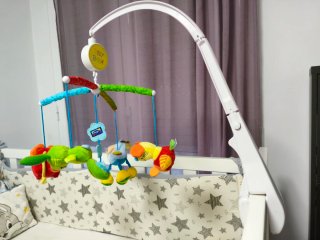 Móvil de cuna musical para bebé