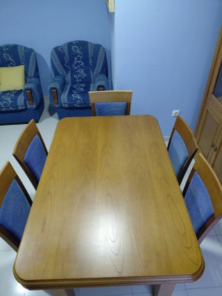 Mesa de salón extensible y 6 sillas