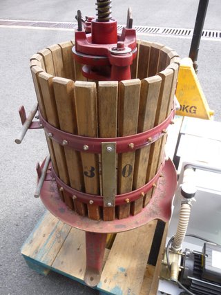 Prensa manual vino 30 y bomba filtradora