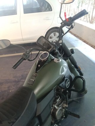 UM Renegade Comando Cruiser Negra/Verde