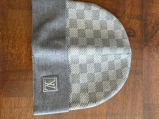 Gorro estilo Louis Vuitton Gris Cuadros