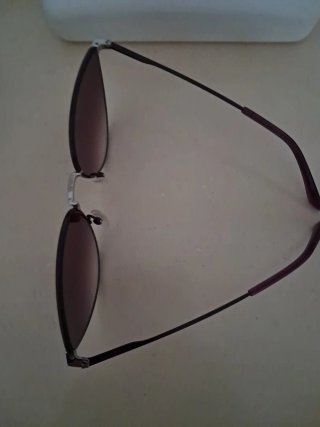 Gafas de sol Calvin Klein morado y plateadas