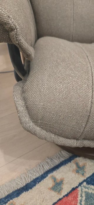Sillón reclinable de tela y madera