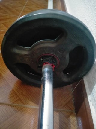 Barra de pesas con discos