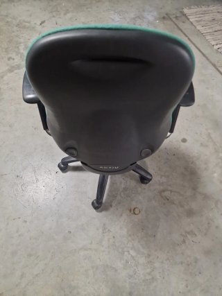Silla de oficina ergonómica verde