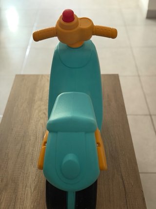 Moto infantil azul y naranja
