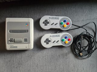 Nintendo Classic Mini SNES + 2 Mandos
