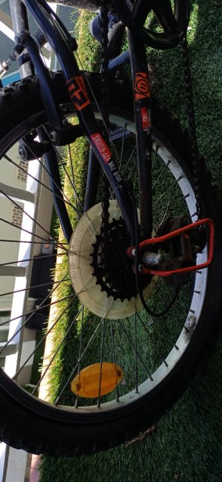 Bicicleta infantil roja y blanca