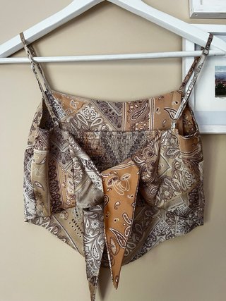 Splendido top Stradivarius con stampa foulard