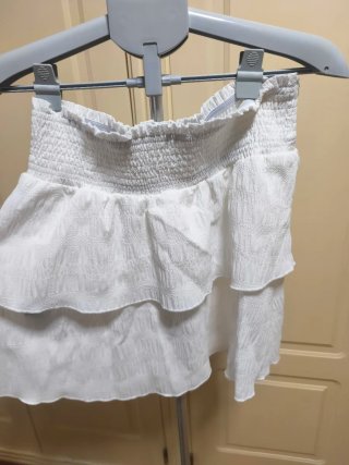 Falda blanca midi volantes