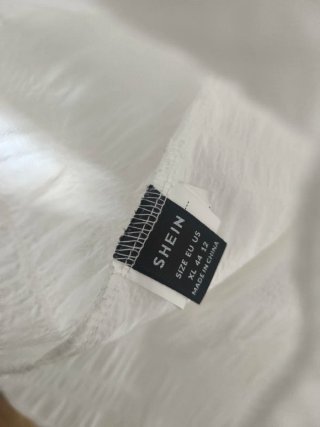 Falda blanca midi volantes