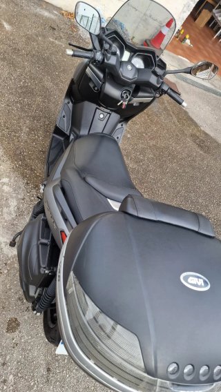 Yamaha XMAX 400 Maxi Scooter