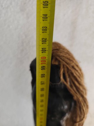 Figura tribal de madera alta