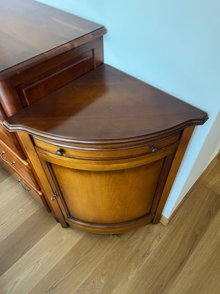 Armario esquinero de madera