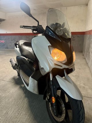 Yamaha XMAX 250 Blanca