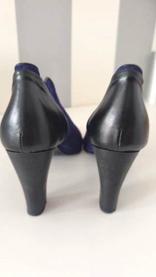 Botines de piel azul con cremallera