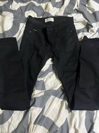 Pantalón negro Stradivarius
