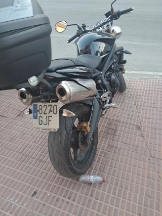 Triumph Street Triple 675 Negra