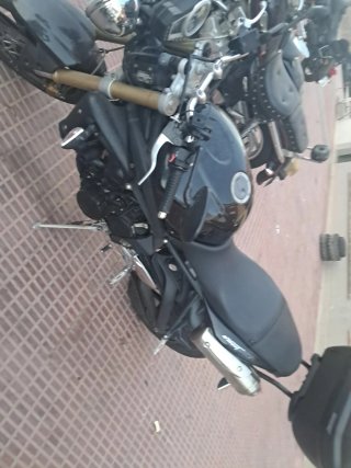 Triumph Street Triple 675 Negra