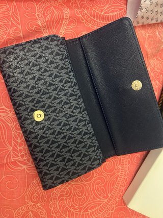 Cartera Michael Kors Monogram Gris y Negra