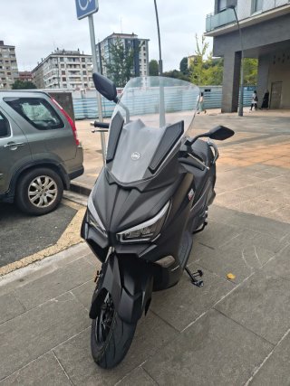 Se vende SYM Joymax Z 300 CT matriculada en 2025,