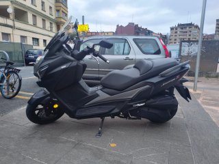 Se vende SYM Joymax Z 300 CT matriculada en 2025,