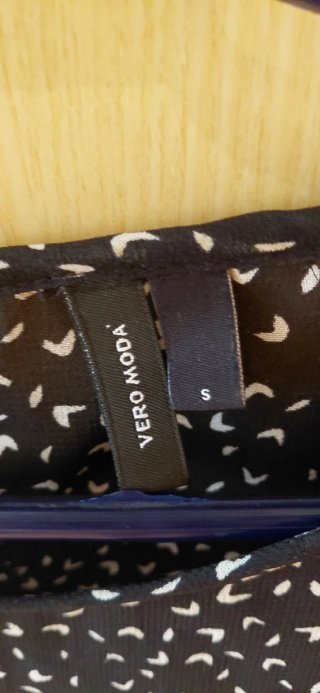 Camiseta Vero Moda, mangas y cintura elásticas
