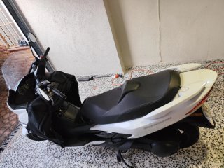 Suzuki Burgman 400 Blanca