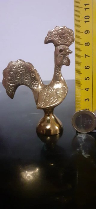 Figura antigua en bronce macizo de un gallo.