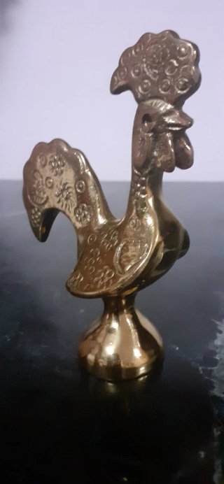 Figura antigua en bronce macizo de un gallo.